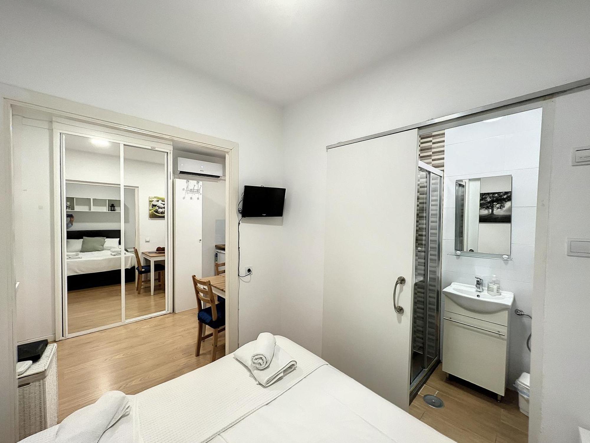 Urbantec Realty - Palacio Real - Opera Madrid Buitenkant foto